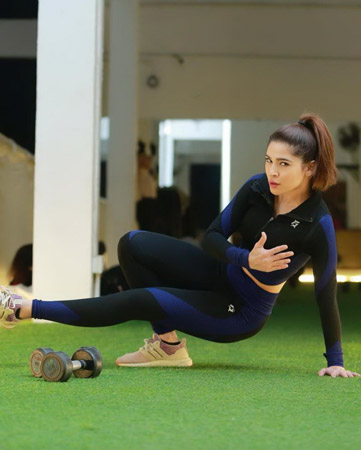 ayesha omer fitness.jpg