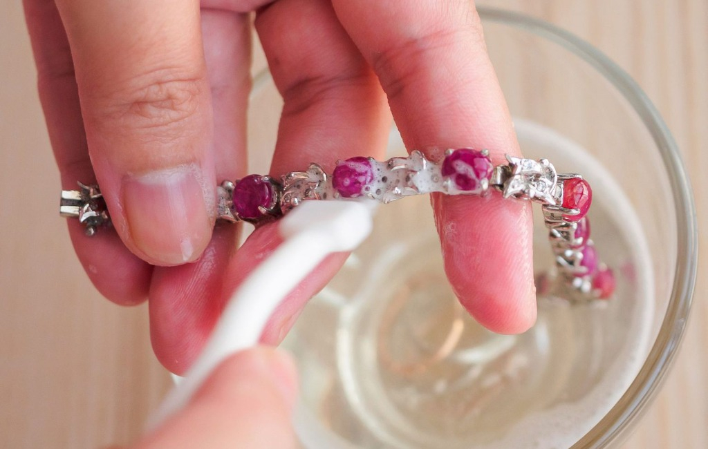 How To Polish Your Silver Jewelry At Home?