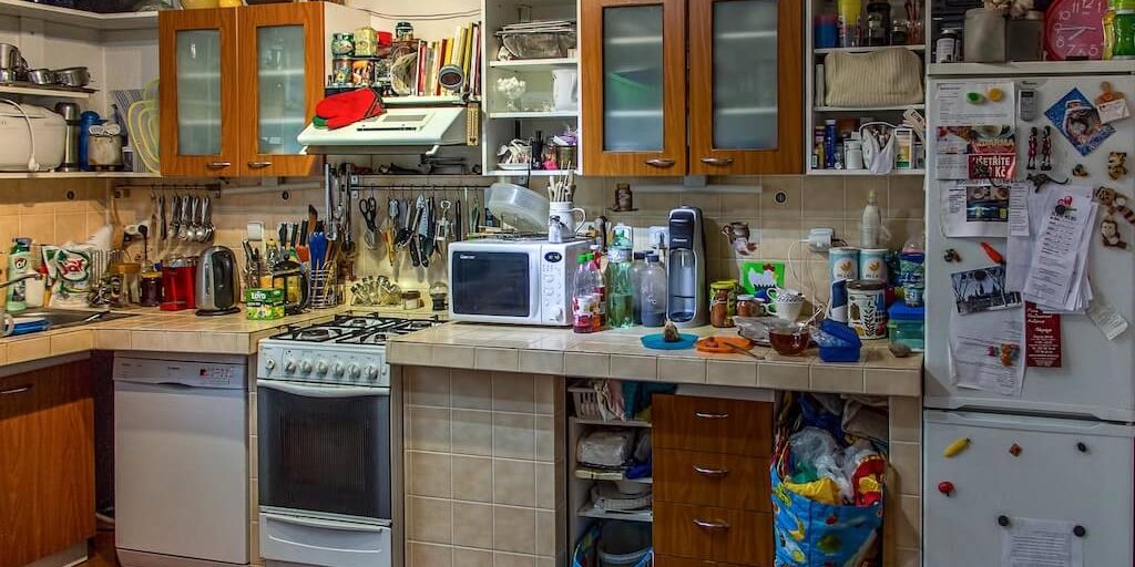 cluttered-kitchen-1024x512-1.jpg