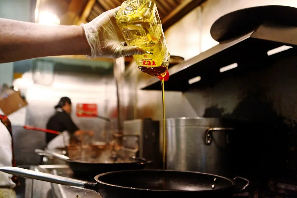 mustard oil cooking.jpg