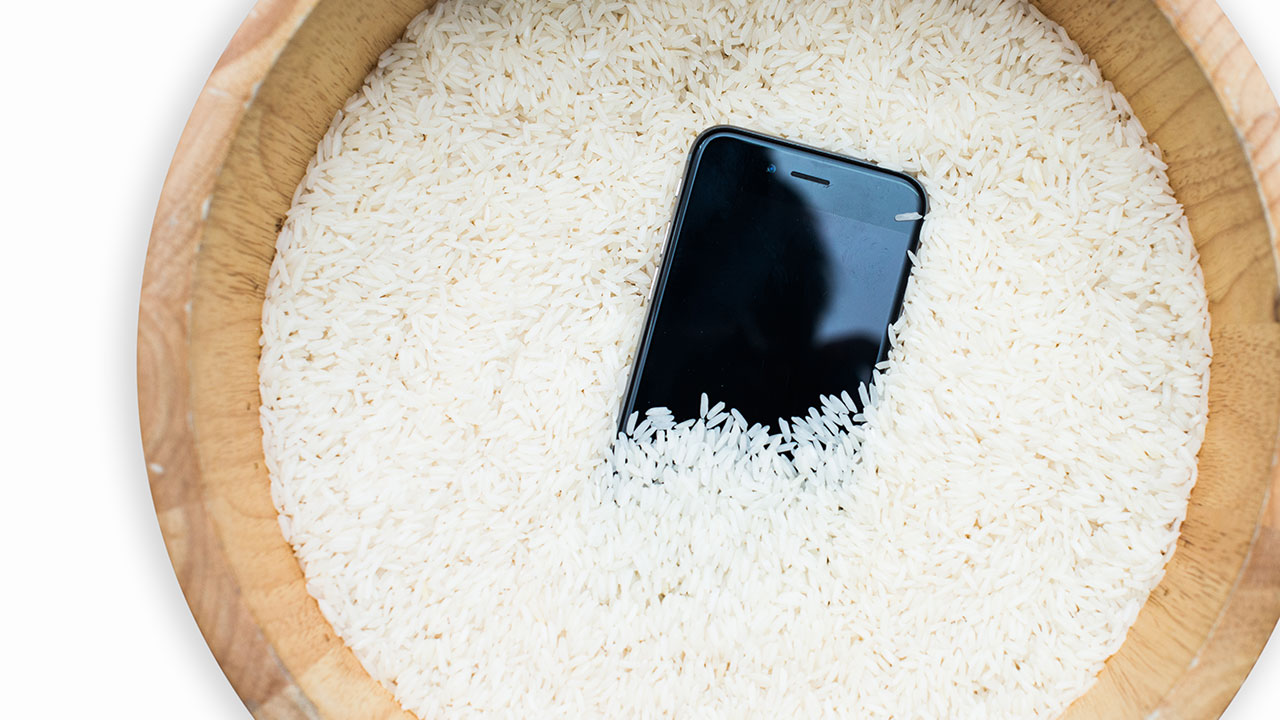 phone in rice to dry out.jpg